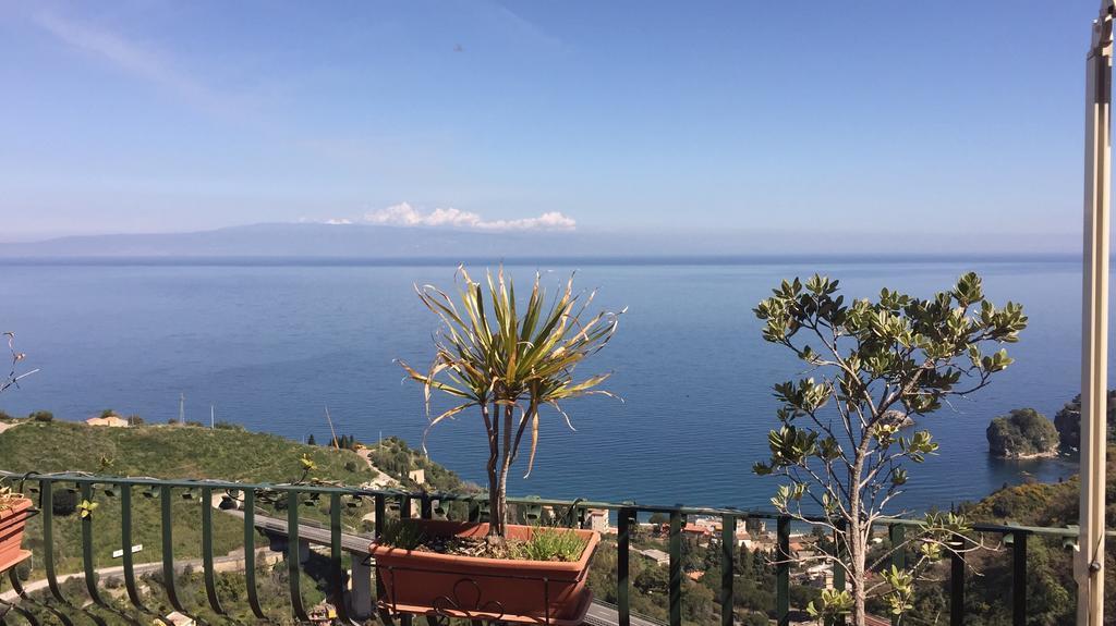 B&B La Terrazza Sul Mare Taormina Bagian luar foto