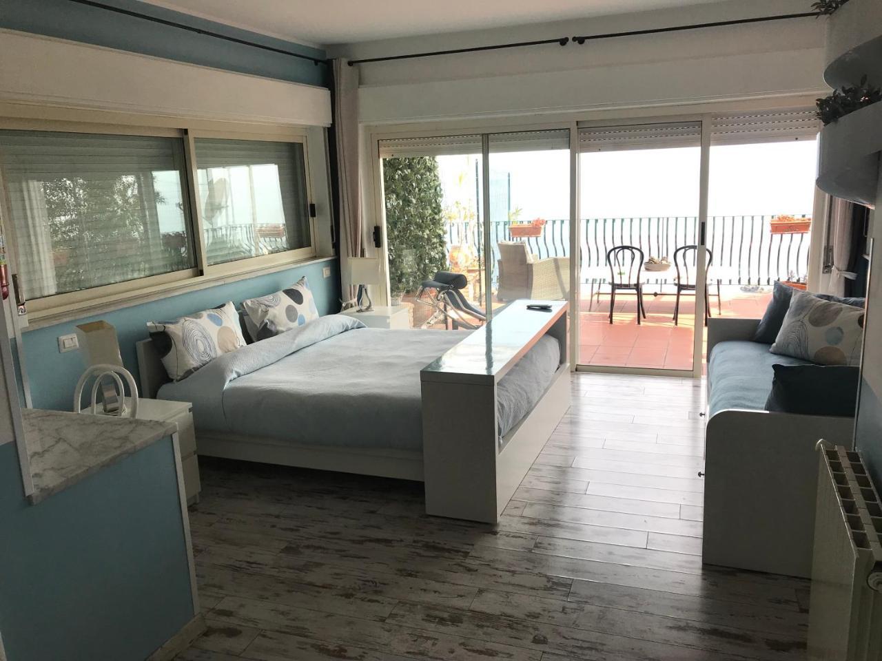 B&B La Terrazza Sul Mare Taormina Bagian luar foto
