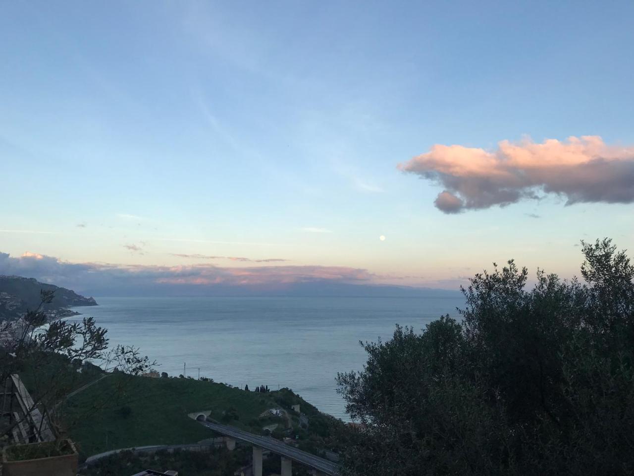 B&B La Terrazza Sul Mare Taormina Bagian luar foto