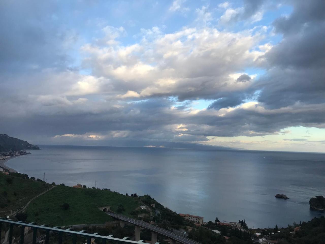 B&B La Terrazza Sul Mare Taormina Bagian luar foto