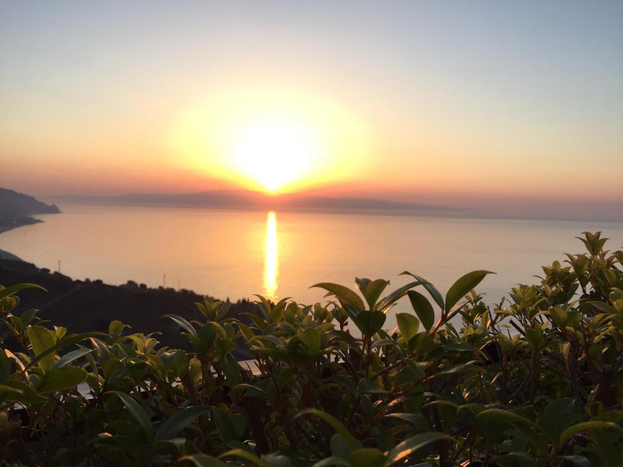 B&B La Terrazza Sul Mare Taormina Bagian luar foto